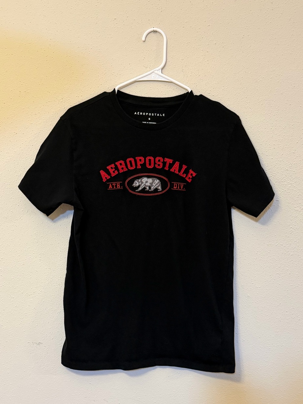 Aeropostale Bear Logo Graphic T-Shirt